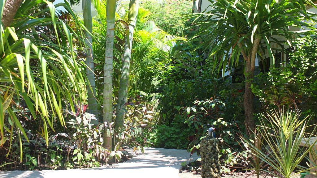 Ricel Homestay Gili Trawangan Exterior photo