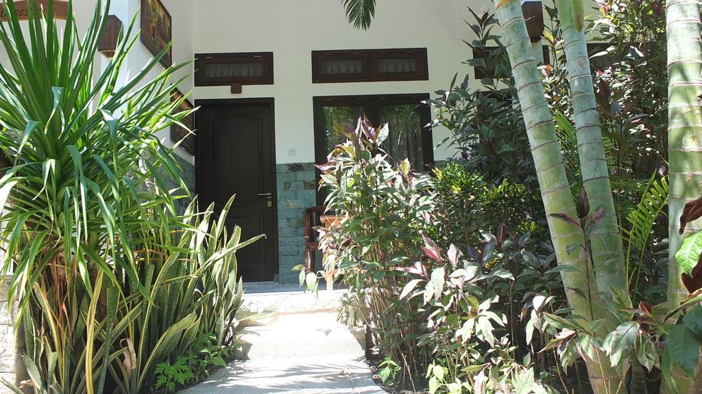 Ricel Homestay Gili Trawangan Exterior photo