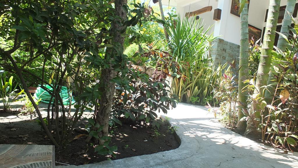 Ricel Homestay Gili Trawangan Exterior photo