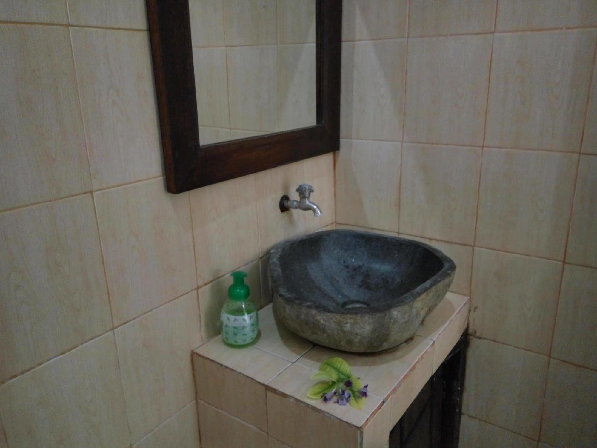 Ricel Homestay Gili Trawangan Exterior photo